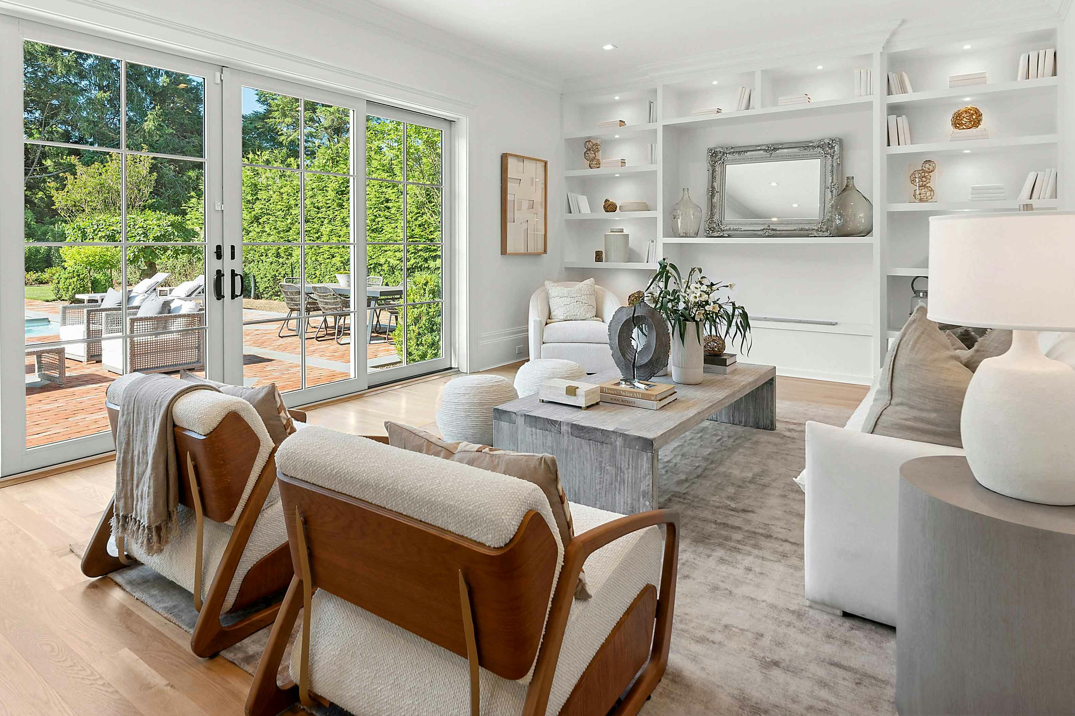 Meridith-Baer-Home-Home-Staging-New-York-Tristate-Hamptons-Huntting-Southampton-Living-Room